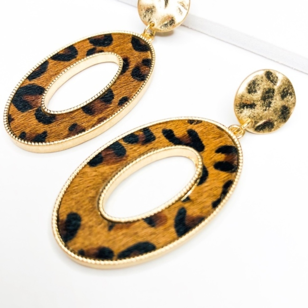 Dark Animal Print Leopard Hammered Gold Earrings - Picture 5 of 5